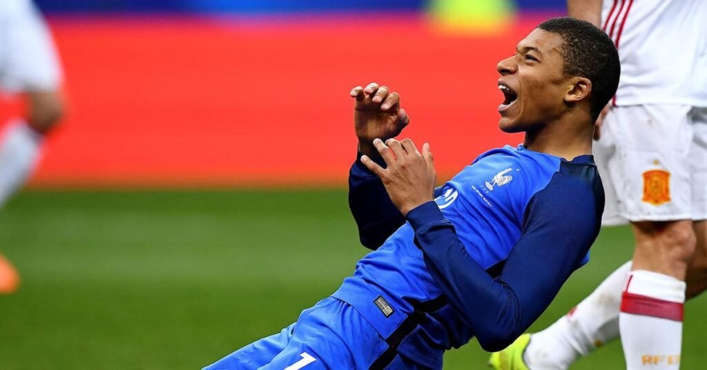 Kylian Mbappe Copine 